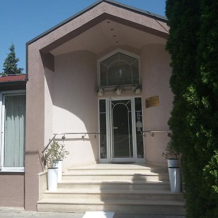 B&B Vila Bela Ruza Sremska Mitrovica Eksteriør billede