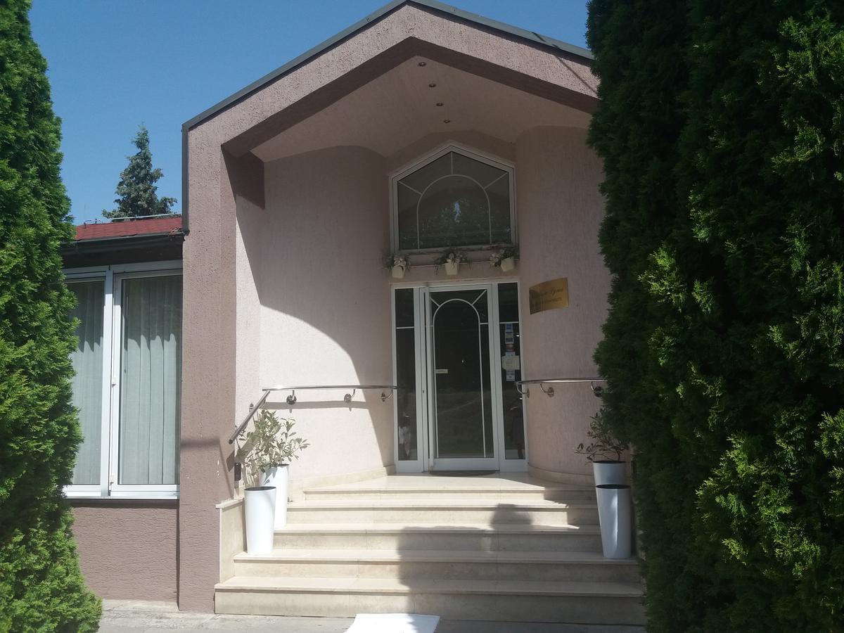 B&B Vila Bela Ruza Sremska Mitrovica Eksteriør billede