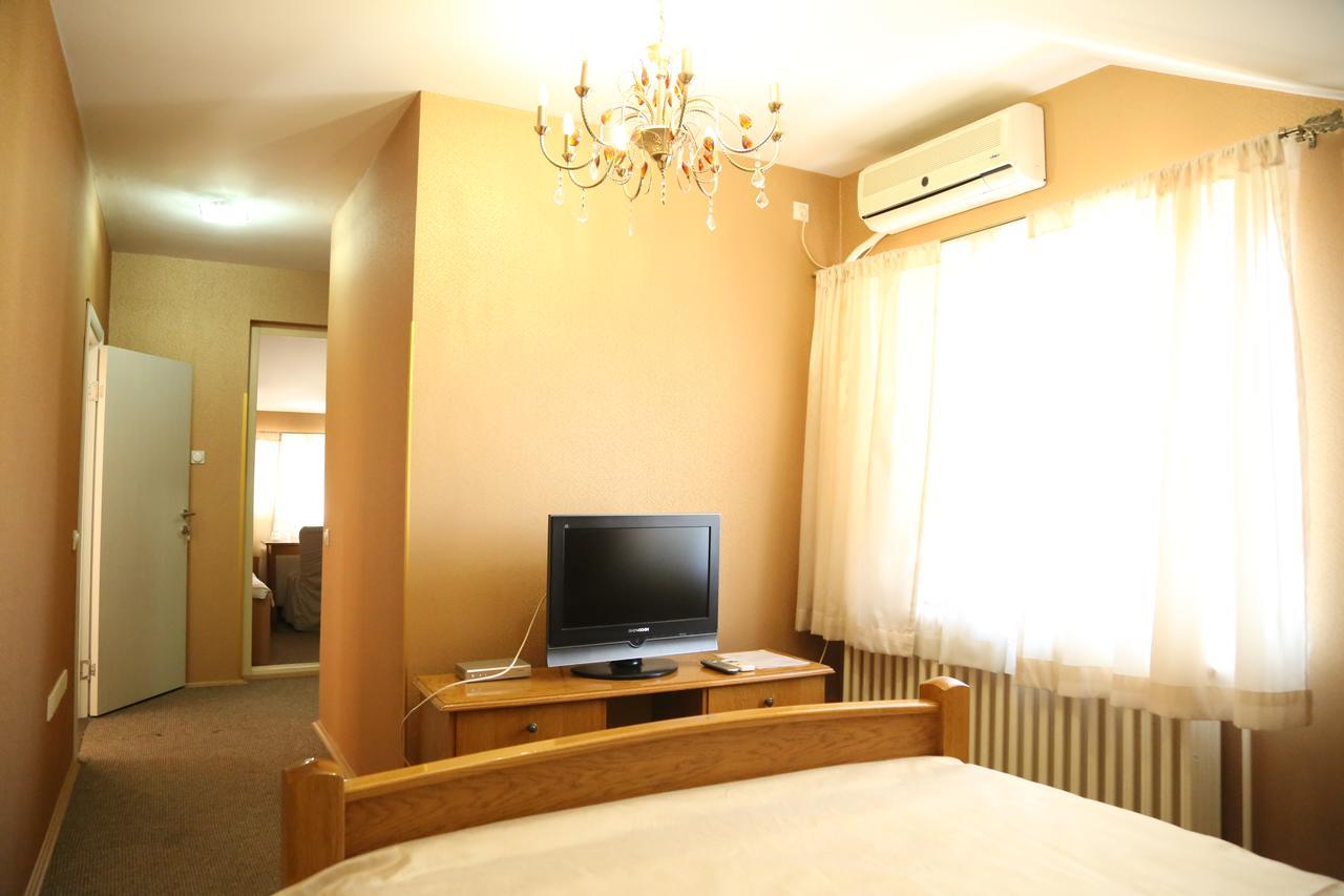 B&B Vila Bela Ruza Sremska Mitrovica Eksteriør billede