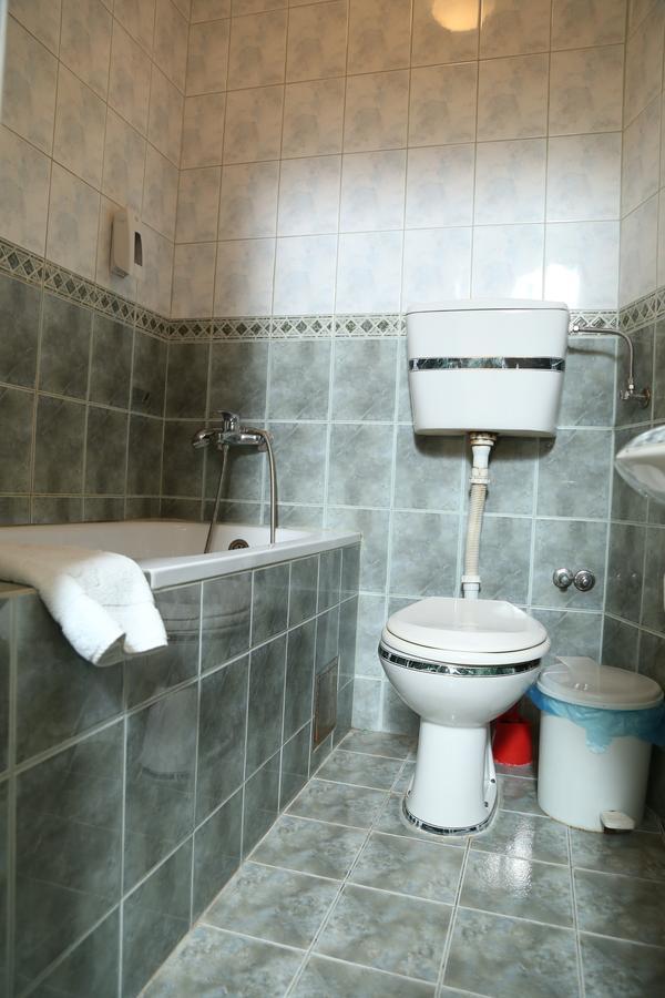 B&B Vila Bela Ruza Sremska Mitrovica Eksteriør billede