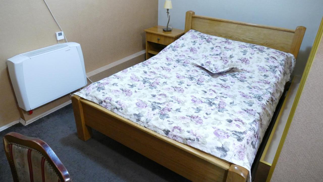 B&B Vila Bela Ruza Sremska Mitrovica Eksteriør billede
