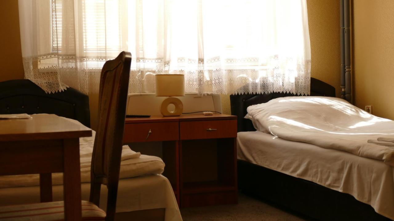 B&B Vila Bela Ruza Sremska Mitrovica Eksteriør billede